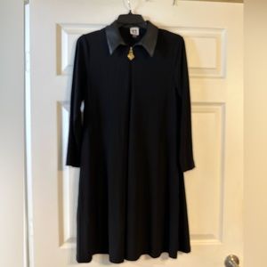 Black L/S dress leather-look collar.